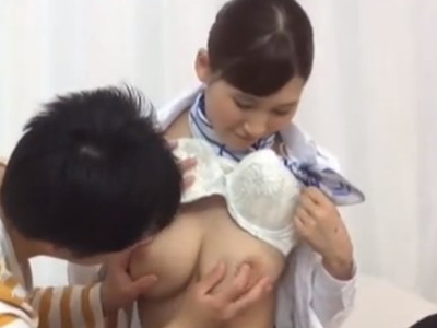 童貞チンポを生パコ中出しでやさしく筆下ろししちゃったCAさん
