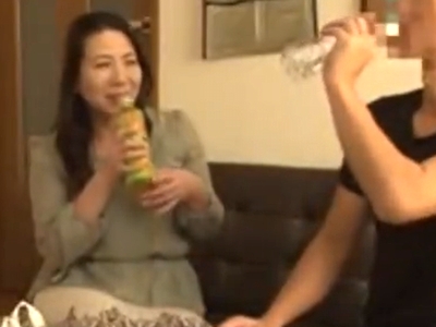 久しぶりのSEXで女を取り戻した熟女妻を隠し撮り